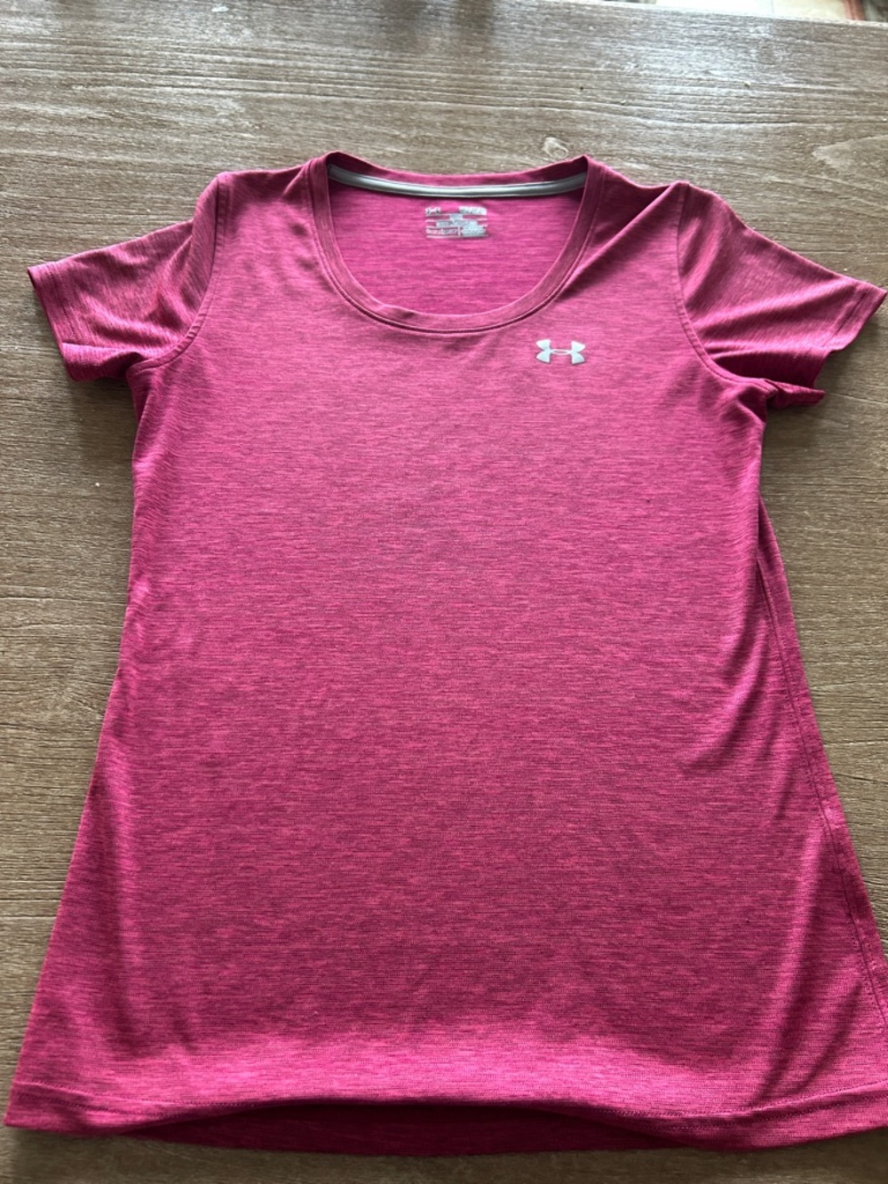 Under Armour Women's Heathered Raspberry Short Sleeve Athletic Tee Loose fit